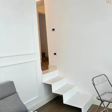 Apartment Lion