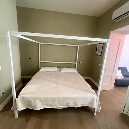 Lion Apartment *