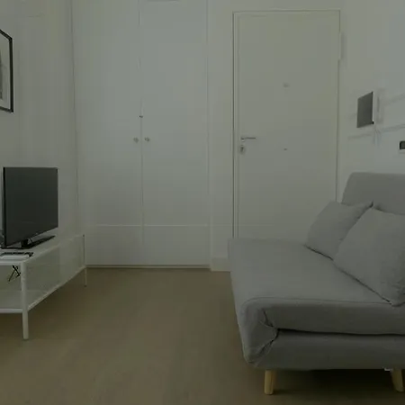Lion Apartment *